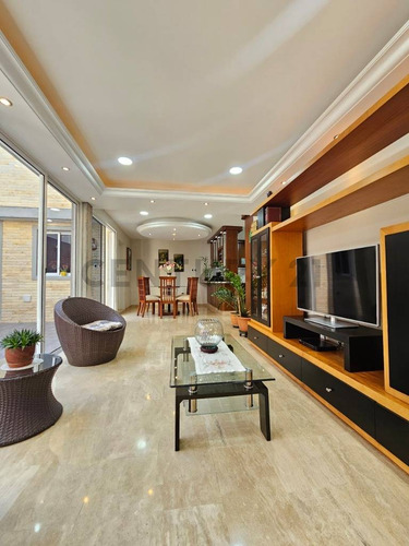 Casa En Venta Los Castores Totalmente Remodelada, Amoblada Acabados De Lujo.