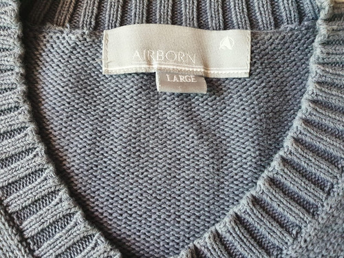 Sweater Hilo Azul Acero Escote V Airborn Talle Large (chico)