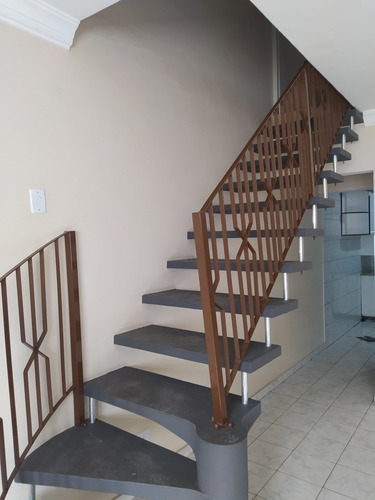 Vendo Lindo Sobrado,com 03 Dorm.