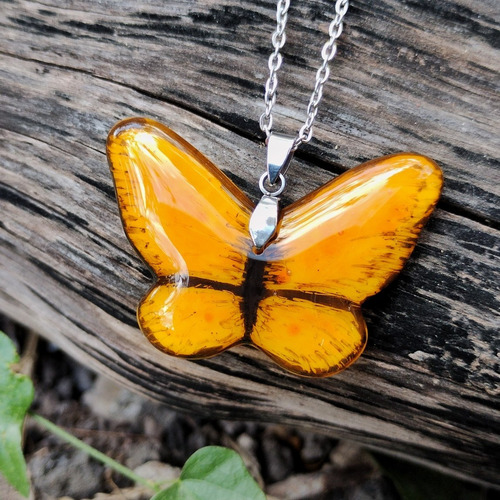 Imagen 5 de 5 de Collar De Mariposa Contorno Pintada A Mano