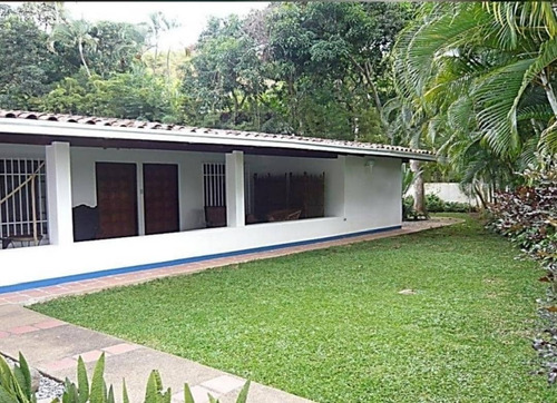 Imagen 10 de 11 de Se Alquila Casa 2000m2 4h+3s/ 4b/ 17pe Valle Arriba