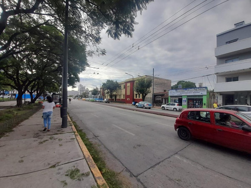 Imagen 4 de 7 de Local Comercial Sobre Avenida Colón 2736