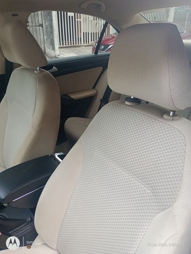 Volkswagen Jetta 2.0 L4 Mt