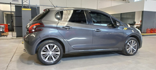 Imagen 12 de 15 de Peugeot 208 Feline