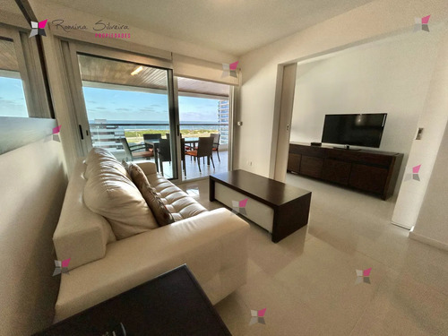 Venta De Apartamento De 2 Dormitorios En Edificio Icon Brava Punta Del Este