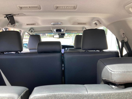 Imagen 14 de 17 de Toyota Sw4 2.8 Tdi 6 A/t 7 Asientos Srx 4x4 0km My2023