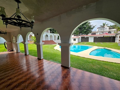 Casa Sola En Venta En Un Solo Nivel En Jardines De Cuernavaca.