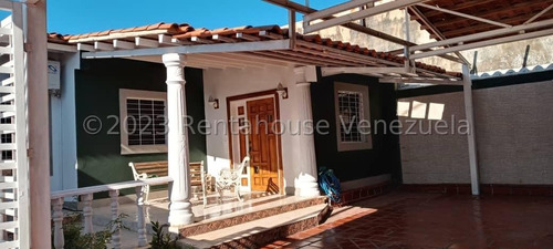 Casas En Venta Avenida Intercomunal Villa Roca Vigilancia Las 24 Horas Totalmente Remodelada Con Espacios Bien Distribuidos Cabudare Lara Daniela Linarez