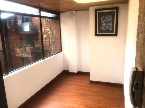 Apartamento En Primer Piso, Tranquilo, 2 Habitaciones, Estudio, Bbq Excelentes Vías De Acceso