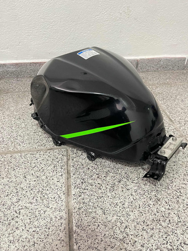 Tanque De Combustível Kawasaki Ninja 400 Pequeno Amassado