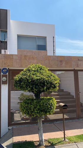 Venta Hermosa Casa En Lomas Verdes En La 6ta Sección