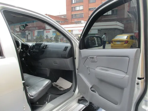 Toyota Hilux Doblecabina 4x2 2700cc Mt