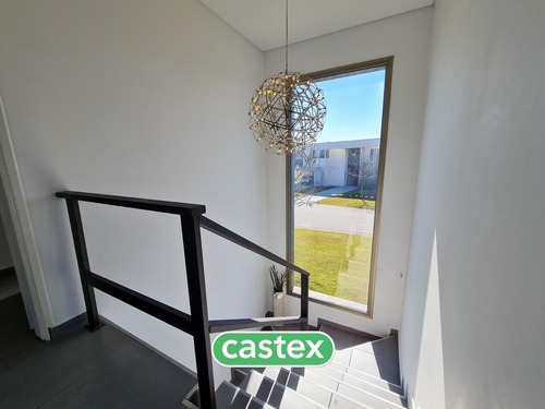 Imagen 19 de 30 de Casa Con Fondo Al Lago Y Piscina En Venta En Terravista