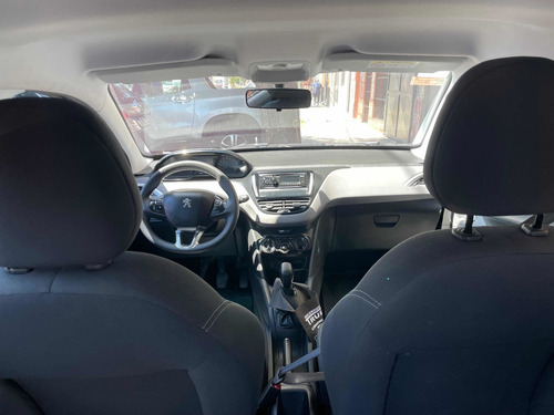 Imagen 21 de 23 de Peugeot 208 2017 1.6 Active