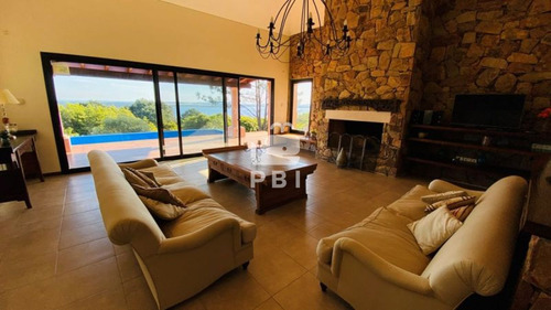 Casa En Venta Las Cumbres 3 Dormitorios - Ref : Pbi598