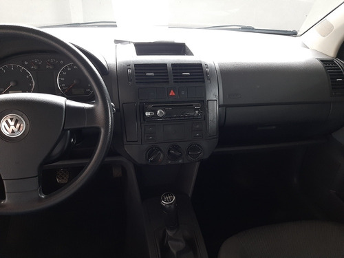 Volkswagen Polo Sedan 2009 1.6 Vht Total Flex 4p