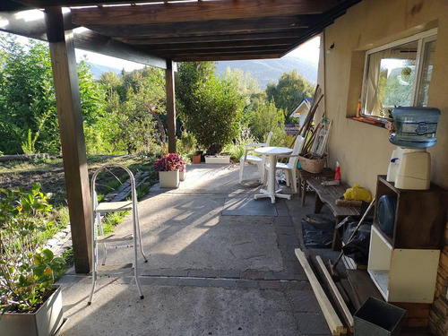 Casa En Venta - 3 Dormitorios 2 Baños - Cochera - 1.560mts2 - San Martín De Los Andes