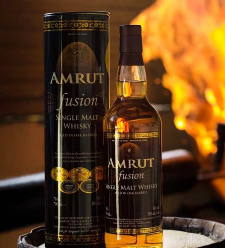 Imagen 2 de 8 de Whisky Single Malt Amrut Fusion India 700ml En Estuche