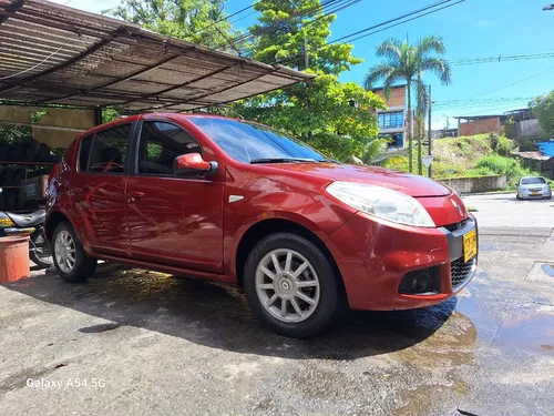 Renault Sandero 1.6 Dynamique 90 hp