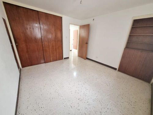 Los Palos Grandes Se Vende Apto Para Remodelar De 157 Mts P7l