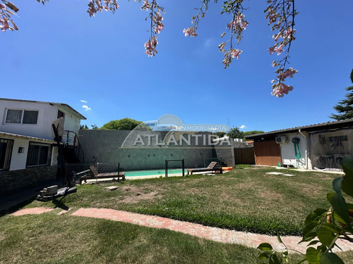 Venta En Atlántida, A 3 Cuadras De Av Artigas, Casa Principal, Barbacoa, Apto Al Fondo Y Piscina Climatizada. Inm Atlántida.