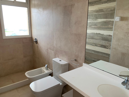 Apartamento Venta 2 Dormitorios En Rambla De Punta Carretas