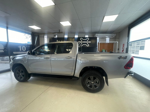 Imagen 10 de 19 de Toyota Hilux 2.8 Srv At 4x4