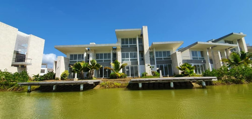 Imagen 6 de 22 de Townhouse De 115m2 Con Muelle Privado.