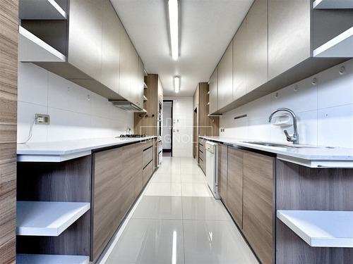 Departamento En Venta De 4 Dorm. En Lo Barnechea