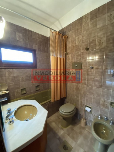 Imagen 18 de 28 de Amplia Casa En Pda. 25 A La Venta