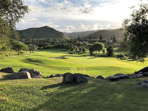Lote En Potrerillo De Larreta 2800 M2 Fondo Golf