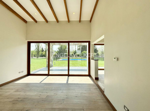 Espectacular Casa Moderna 6 Dorm., Sector Algarrobal