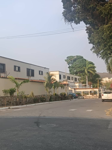 Bonito Townhouse Totalmente Remodelado Y De Data Reciente Naguanagua -sector Parque Naguanagua Residencias Villa Nueva
