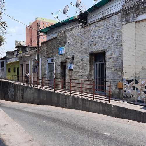  Local Comercial - Casa - Cerca  Bomberos Av. Fuerzas Armadas