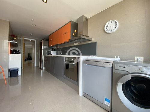 Apartamento En Mansa - Punta Del Este- Ref: 4566