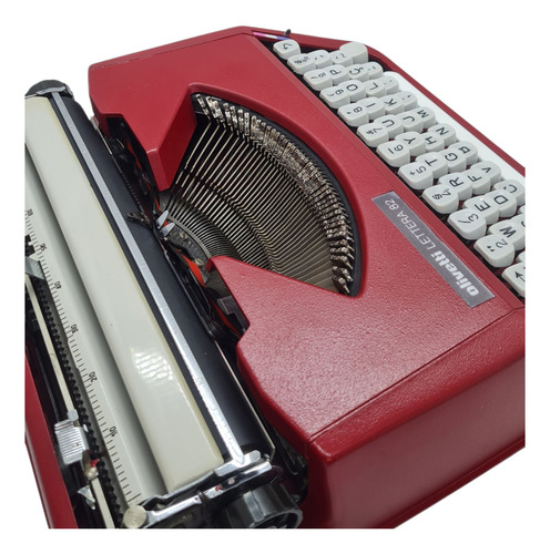 Máquina De Escrever Portatil Olivetti Lettera 82. (Usado)