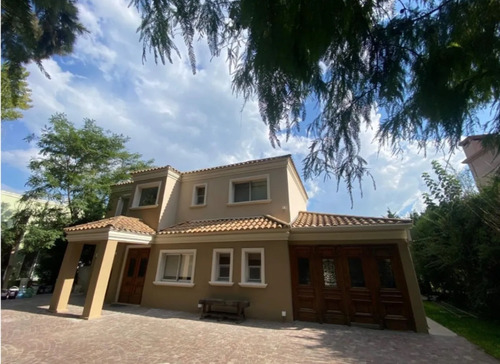 Casa En Venta 5 Ambientes En El Lauquen