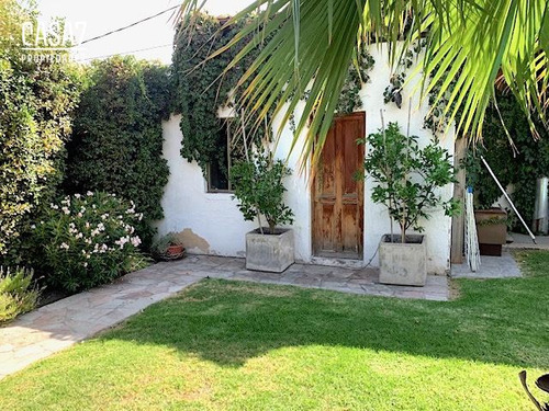 Casa En Venta De 3 Dorm. En Ñuñoa