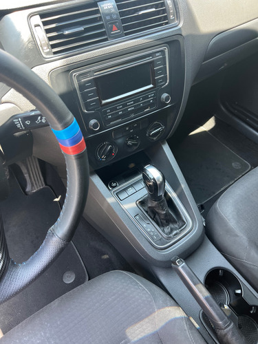 Volkswagen Jetta 2.0 L4 At