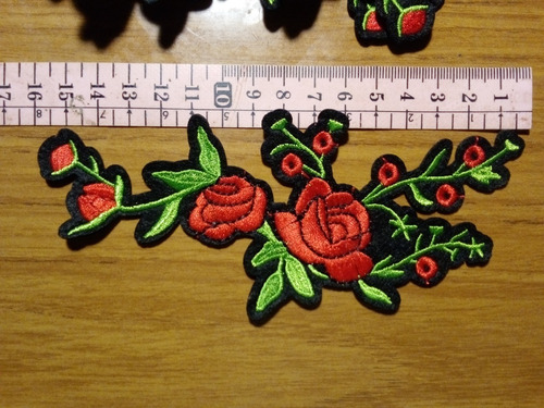 Apliques Ramillete Rosas Termoadhesivo 16 Cm Con 3 Mariposas