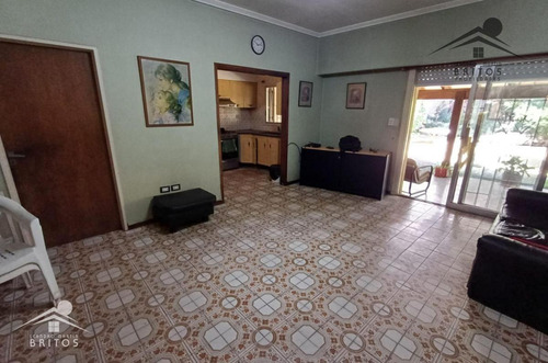 Venta De Imponente Y Solido Chalet En El Centro De Ramos Mejía!