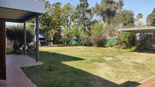 Imagen 3 de 14 de Liquido!! Gran Propiedad En El Cerro (2 Casas, 2 Loc, 1 Dept) 1500 M2.