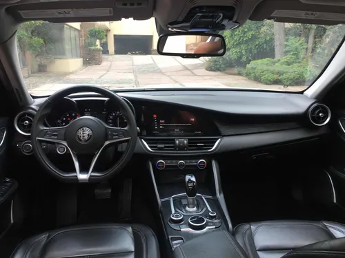 Alfa Romeo Giulia 2.0 Ti At
