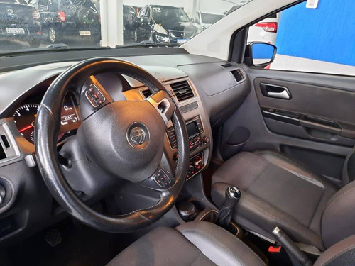 Imagem 12 de 14 de Volkswagen Spacefox 1.6 Comfortline 2015 Preta