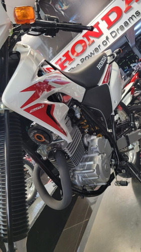 Imagen 9 de 15 de Honda Xr 250 Tornado 0km 2023 Performance Bikes