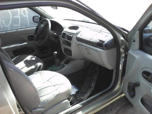 Imagem 10 de 12 de Sucata De Veículo Clio Hatch 1.0 16v Potor Câmbio Peças