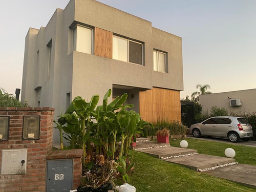 Casa  En Venta En Barrancas De Santa Maria, General Pacheco, Tigre