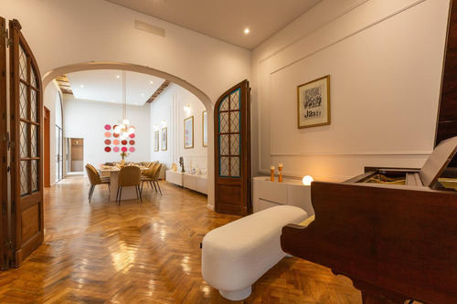 Casa Cuatro Dormitorios, Cochera Y Terraza Con Pileta En Venta Abasto