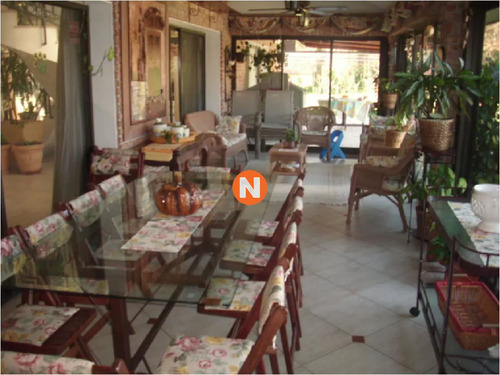 Gran Residencia En Playa Mansa A Cuadras Del Mar. Seis Dormitorios, Jardín, Parrillero Y Piscina Climatizada