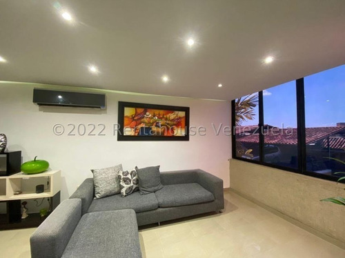 Imagen 8 de 22 de Marol Rentahouse Vende Townhouse En Lomas Del Este Valencia 23-9286